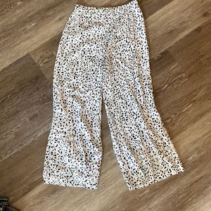Speckled pants, flow nicely